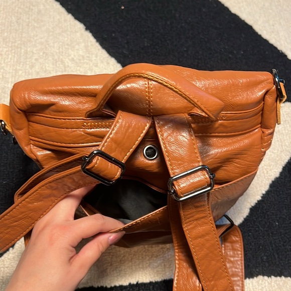 Mid Sized Back Pack - Picture 3 of 6